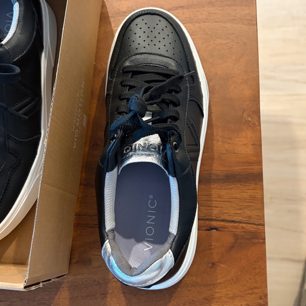 Vionic Black leather Vionic Shoes - Picture 5 of 10